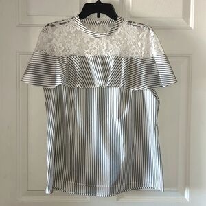 🖐🏽 Dark Grey and White Lace pinstripe blouse
